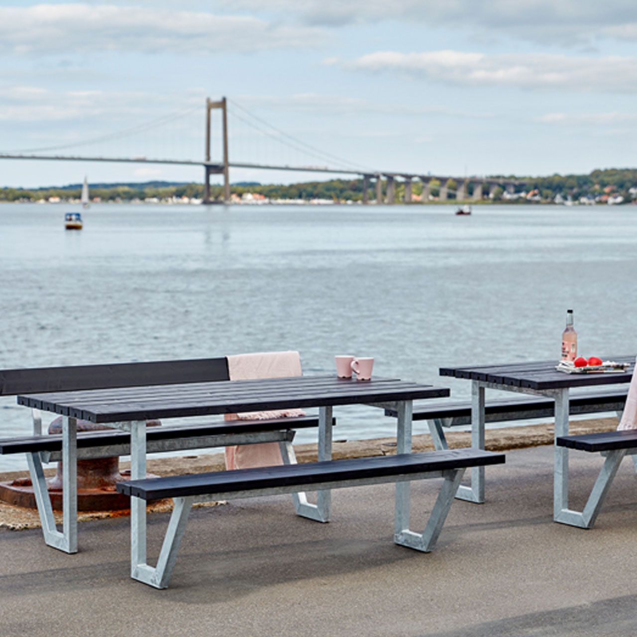 A2026_Picknicktisch_mit_Baenken_WEGA_Holz_Metall_schwarz_3_1280x1280.jpg