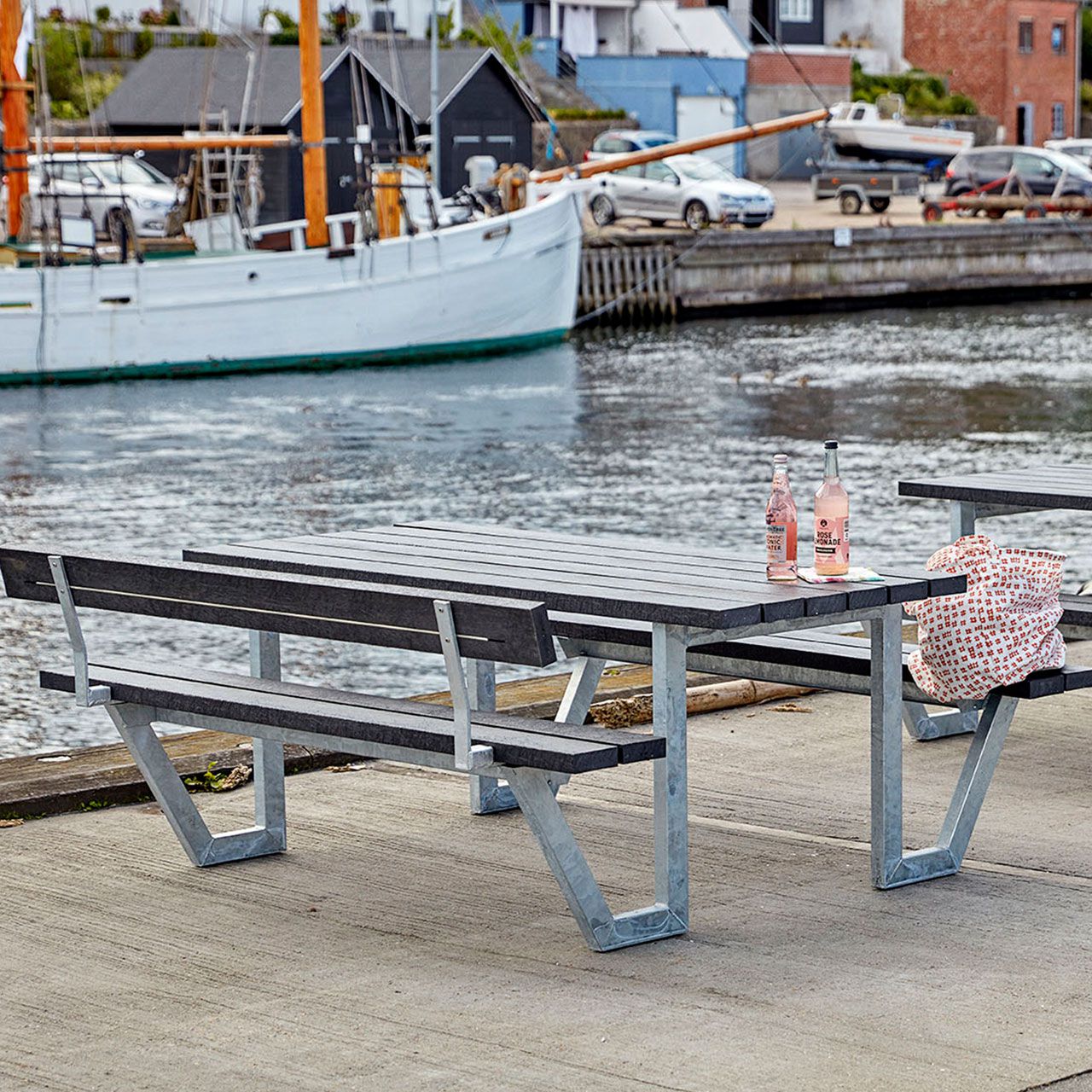 A2018_Picknicktisch_mit_Baenken_WEGA_Holz_Metall_KU-schwarz_2_1280x1280.jpg