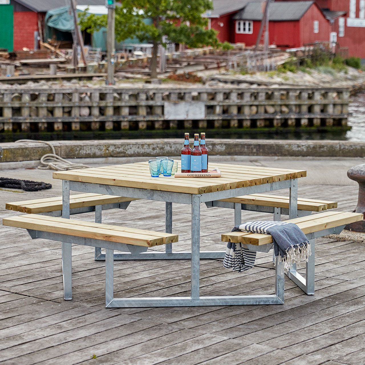 A2016_Picknicktisch_mit_Baenken_TWIST_Holz_Metall_natur_1_1280x1280.jpg