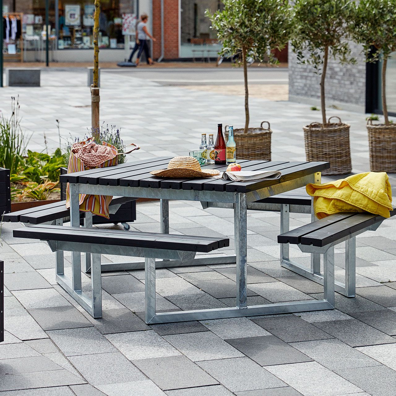 A2014_Picknicktisch_mit_Baenken_TWIST_Holz_Metall_schwarz_1_1280x1280.jpg